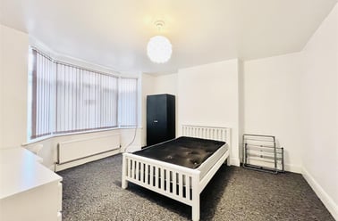 Harlaxton Drive, Lenton, Nottingham - Image 2